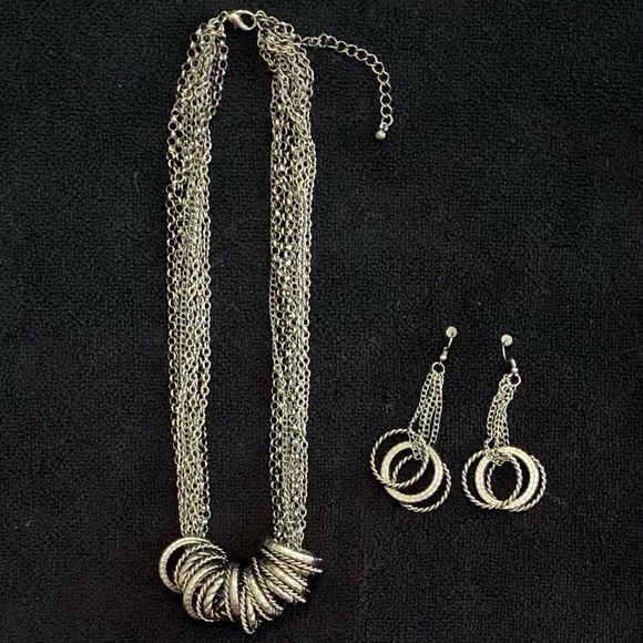 Vintage Gun Metal & Silver Tones Multi-chain Multi-rings Necklace & Earrings - Picture 2 of 5